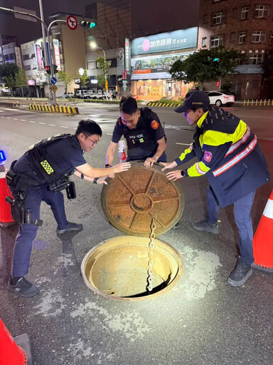 大雷雨下水道暴漲沖開人孔蓋 三警合力解危