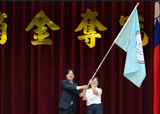 替世大運代表團授旗!賴清德盼選手為國爭光
