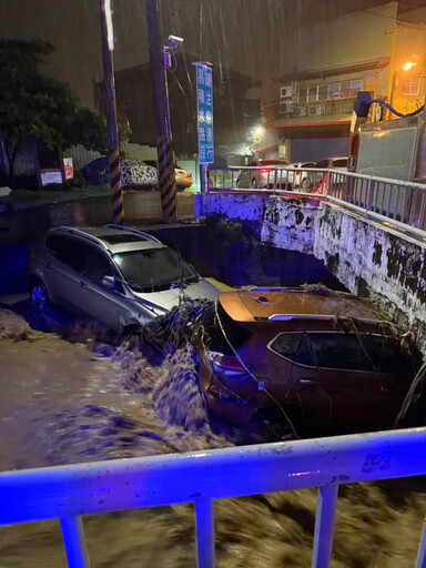 吃了滿臉草!彰化落水轎車狼狽畫面曝光