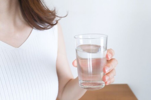 尿液冒1顏色小心「水喝不夠了」