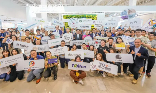 高雄市政府與業者在亞灣新創大南方展會設攤