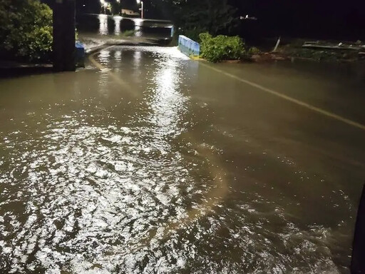 台中北屯爆淹水災情 必比登餐廳慘成流水席