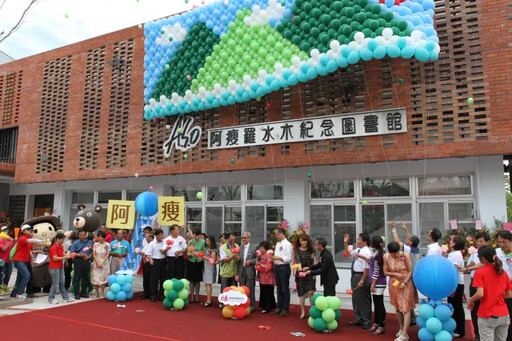 冬山鄉圖書館十周年紀念！三雙藏鞋見證歷史