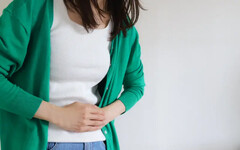 58歲女全身痛到冒汗仍出遊！冒2異狀別鐵齒