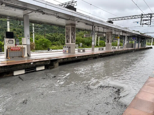 鏟子超人回程買不到車票！台鐵廣播惹哭眾人