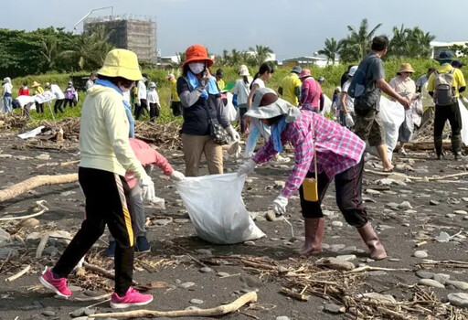 產業園區管理局屏南產業園區服務中心辦淨灘