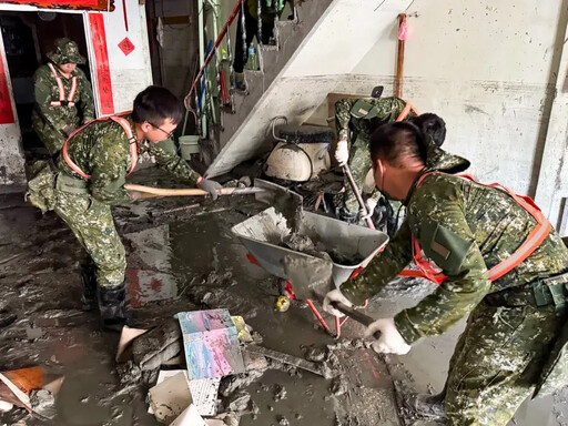 跨區部隊增援災區 拚中秋前完成光復鄉清淤