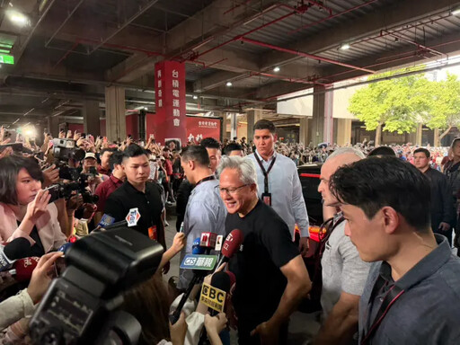 記憶體缺貨潮衝擊輝達營運?黃仁勳不擔心