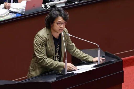 聲援沈伯洋？韓國瑜自比老牛奮蹄引朝野攻防