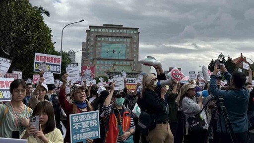 睡不著！千人戴睡帽上凱道 怒轟政府：放棄百億稅收 卻要加稅！