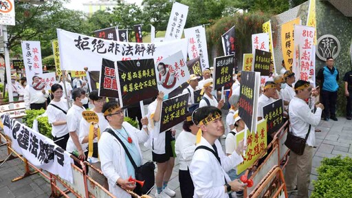 《藥事法》解釋惹議 藥師公會怒吼衛福部掏空用藥專業