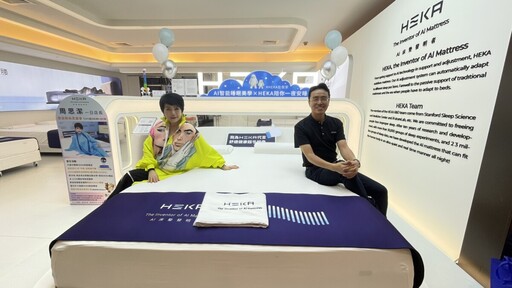 周思潔擔任一日店長 體驗HEKA 美國AI智能床墊陪你一夜安睡
