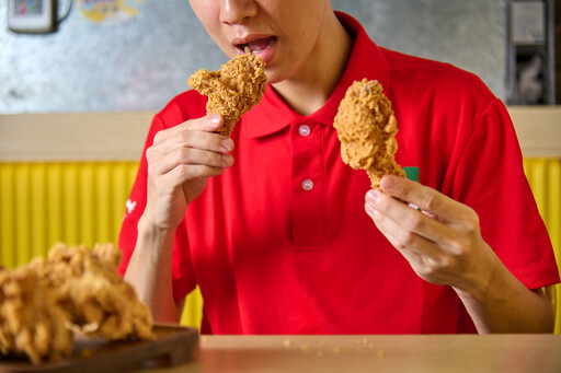 爸爸說不用過節，但這份炸雞讓他嘴角藏不住笑容
