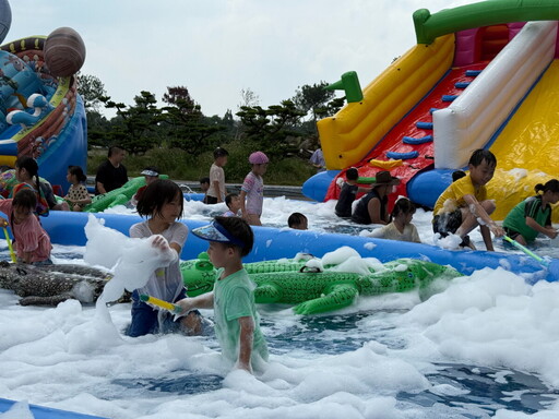 永靖鄉首辦親子童樂會 氣墊水樂園嗨翻全場