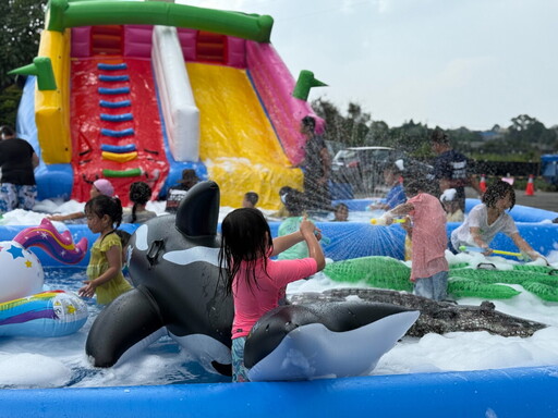 永靖鄉首辦親子童樂會 氣墊水樂園嗨翻全場