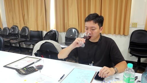 紫晶盃葡萄酒評鑑 葡萄干酒組由路葡萄酒莊掄元