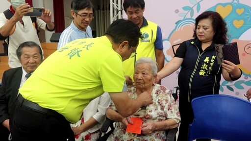彰化市重陽敬老 市長林世賢親送祝福與政策利多
