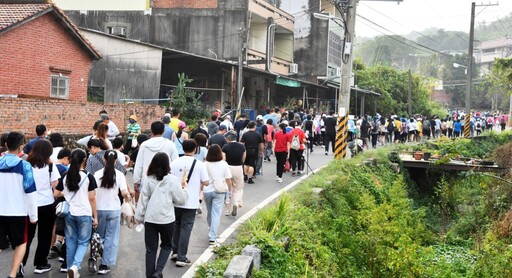 跟著山怪走步道！千人挑戰大嶺巷步道