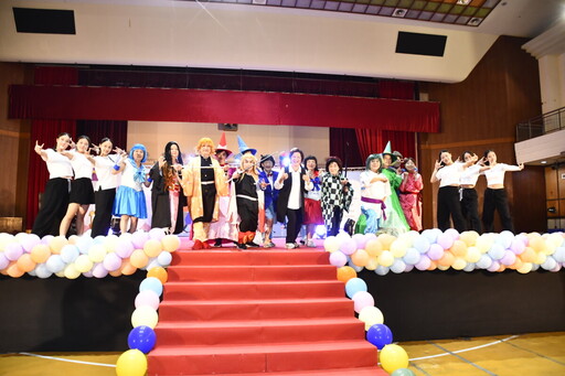 走秀不用年輕人 銀髮也能時尚!阿嬤上台展自信