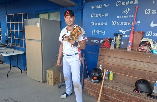 「2025紅白明星公益棒球賽 藝人羅平力挺公益棒球賽：揮棒不只是比賽，更是溫暖的接力！」