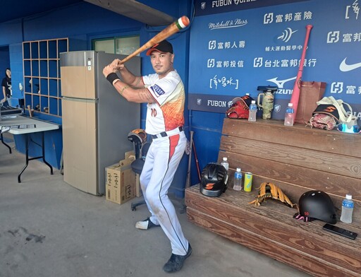 「2025紅白明星公益棒球賽 藝人羅平力挺公益棒球賽：揮棒不只是比賽，更是溫暖的接力！」