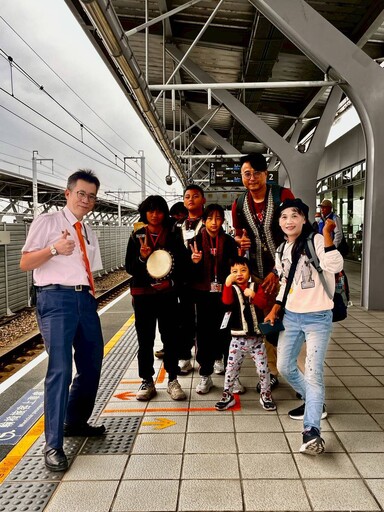 布農族山區小學師生首搭高鐵 體驗都市風光