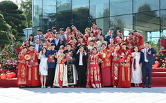 松影見證愛情 彰化聯合婚禮42對佳偶甜蜜成家