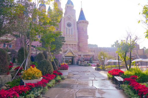 敲開紅色城堡的門!歐樂沃打造最火紅可可聖誕,聖誕老人陪你玩整城