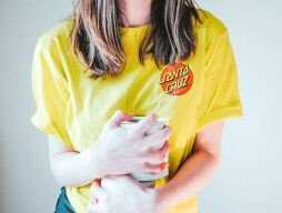 上吐下瀉又腹痛？盤點網友常見六大「盲腸炎症狀」