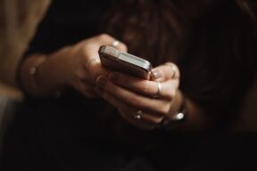 情侶間該報備嗎?網友正反兩派意見大公開!