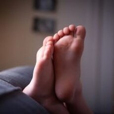 一站就是一整天？久站族五大「足部職業病」易纏身