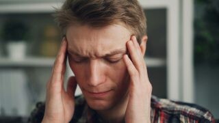 熱到不對勁？昏、痛、吐別硬撐，6大中暑跡象一次看