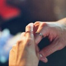 低調放閃每一刻！網友熱議五大「情侶飾品」排行公開