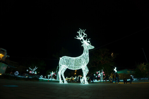 台東「2023鐵花燈の祭」絕美畫面搶先曝光！ 全國首座8公尺耶誕大麋鹿