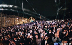 高雄聖誕生活節首日 逾6萬人嗨翻中央公園！