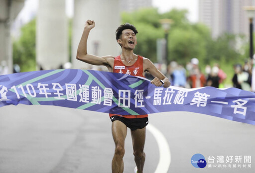 臺南馬拉松選手挑戰韓國汝矣島櫻花馬拉松 體育局長為選手加油