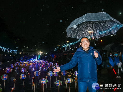 中港光雕浪漫登場 百萬璀璨燈海點亮新莊河廊