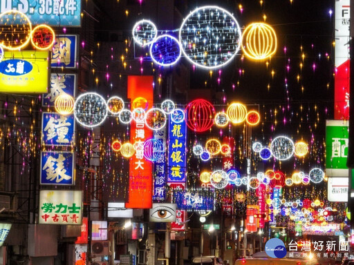 小鎮光影藝術節開燈亮起來 日本知名「角落小夥伴」現身鹿港