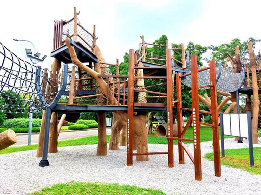 大人小孩玩瘋了 北市新生公園推出森林休憩攀爬組