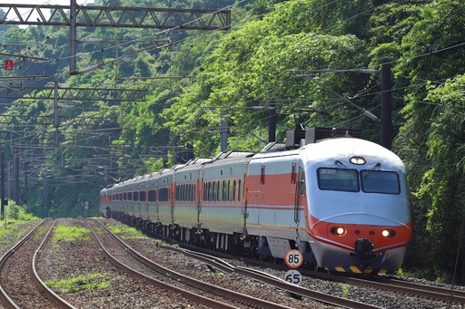 凱米颱風釀災趕工搶修 台鐵8/2首班車起全線全面復駛