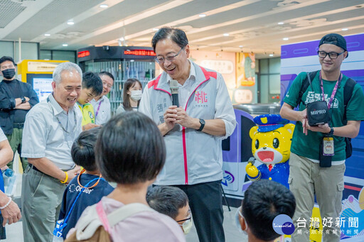 桃捷Let’s Go巧虎彩繪列車啟航 張善政邀家扶中心孩童開箱同樂