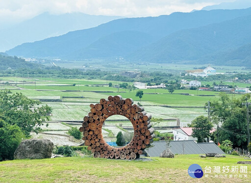 漫遊「天使花毯」璀璨美景 富里鄉六十石山金針花季登場