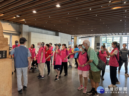 板橋榮家關愛失智長輩 鶯歌陶瓷博物館迎來溫馨微旅行