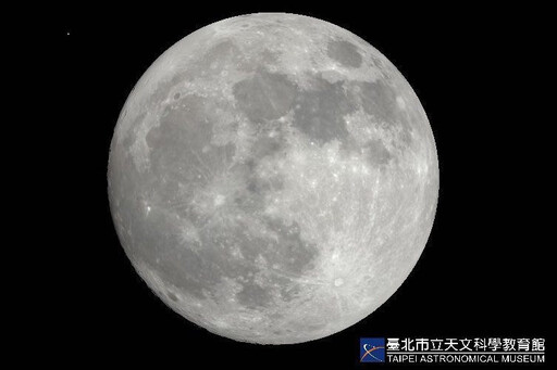 中秋夜「超級月亮」巧逢「土星合月」 本世紀僅見