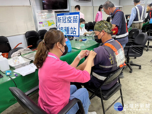 新北流感及新冠JN.1疫苗10/1起同步開打 65歲以上民眾接種享好禮