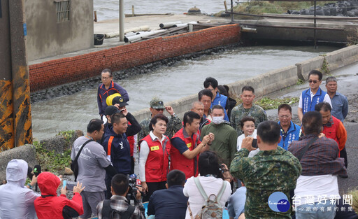 台西鄉老舊海堤難敵暴潮強浪 水防道路滿目瘡痍