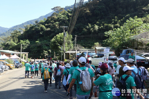 「漫步峽谷．輕遊石壁」 700名旅客感受山林與石壁聲音