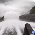 康芮颱風帶來豪雨 石門水庫進行洩洪