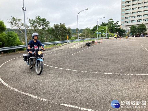 森林護管員甄試 測驗騎乘重型機車及負重跑走