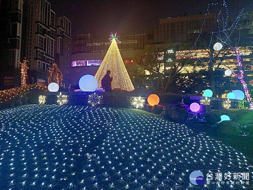 化身聖誕奇境！ 中市湧泉公園妝點成冬季仙境